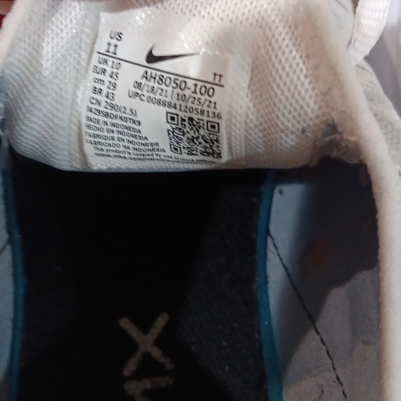 Almost New Nike Air Max 270 White Sneakers - Picture 6 of 6